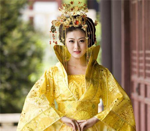 怎么弄皇冠信用_世界五大凤冠：西方3顶太寒酸怎么弄皇冠信用，中国2顶太奢华，慈禧的贵气十足