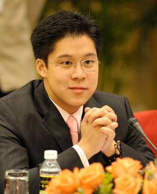 Vietnam Football Agent _霍启刚：我敢不疼老婆吗？那可是拿3000亿继承权换的Vietnam Football Agent ！