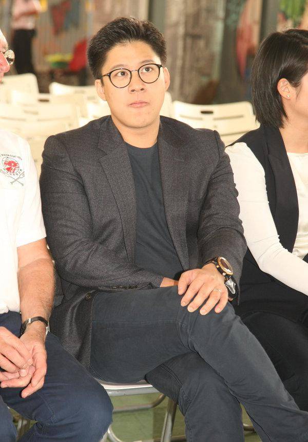Vietnam Football Agent _霍启刚：我敢不疼老婆吗？那可是拿3000亿继承权换的Vietnam Football Agent ！