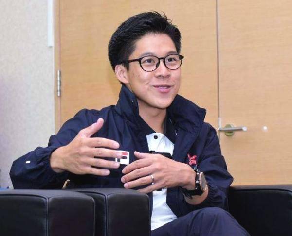 Vietnam Football Agent _霍启刚：我敢不疼老婆吗？那可是拿3000亿继承权换的Vietnam Football Agent ！