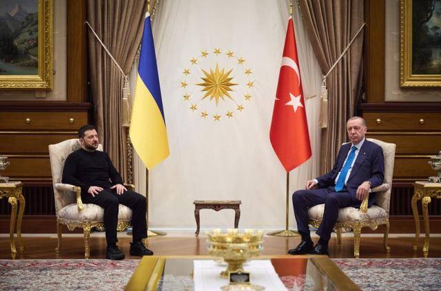 世界杯比赛规则介绍_泽连斯基的头顶世界杯比赛规则介绍，撑起一把黑伞，埃尔多安的用意，乌克兰读懂了