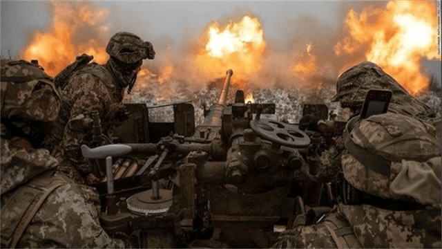 皇冠会员开户_俄军两翼铁钳合拢皇冠会员开户，布下5层火力网，锁死乌军突围口