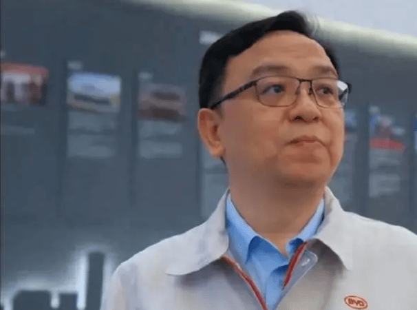 皇冠登一登二登三区别_高速排队充电皇冠登一登二登三区别，到家面子不保，电车真还不如土味小电驴？