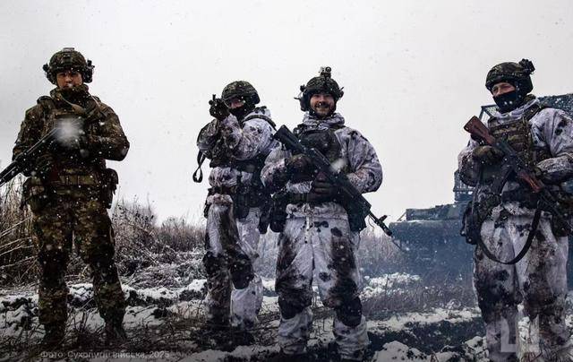 介绍个皇冠信用網网址_炸、炸、炸！俄禁卫军杀出莫斯科介绍个皇冠信用網网址，乌克兰战败，进入倒计时？