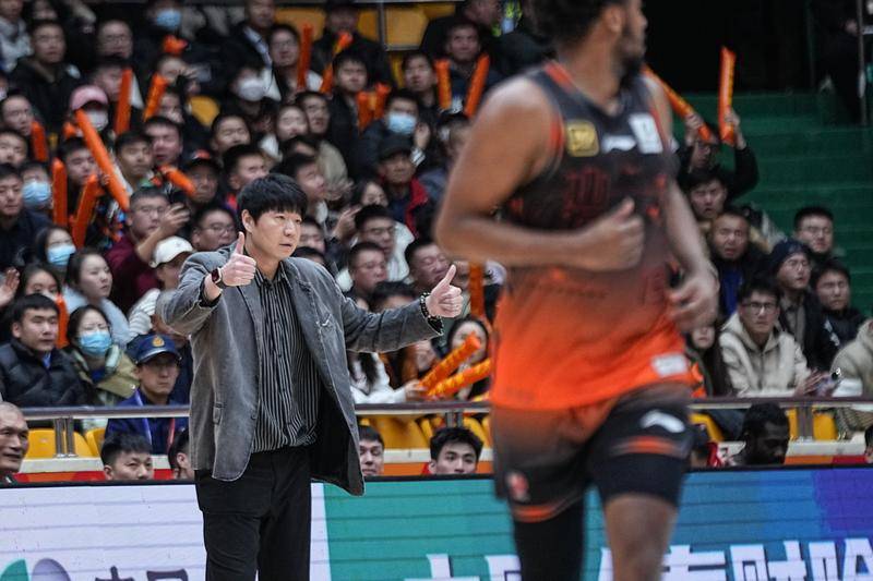 正网皇冠信用網_克里斯29分高诗岩遭驱逐 山东6人上双赛季4杀北控