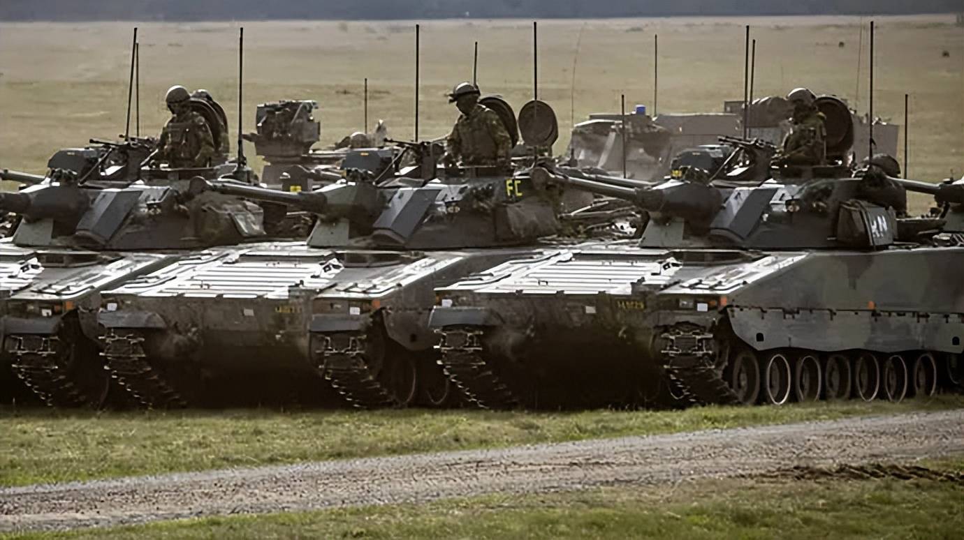 皇冠足球平台代理_特朗普：中止所有对乌克兰的军事援助皇冠足球平台代理！对乌军影响究竟有多大？