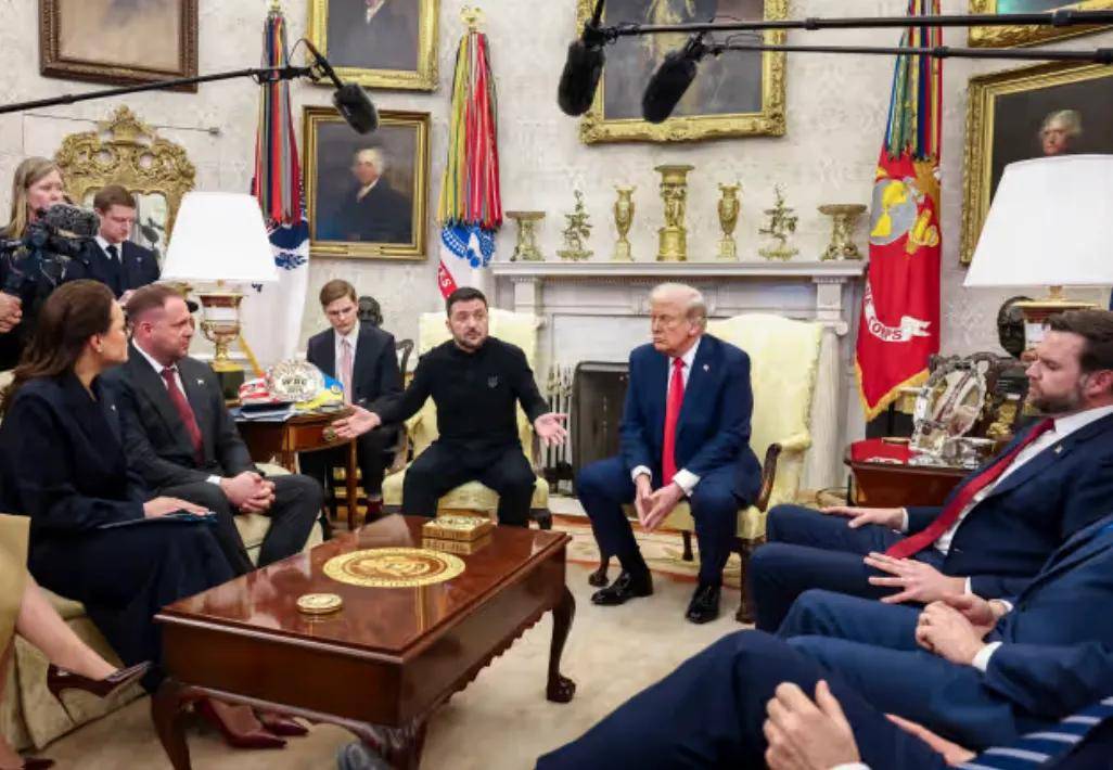 皇冠足球平台代理_特朗普：中止所有对乌克兰的军事援助皇冠足球平台代理！对乌军影响究竟有多大？