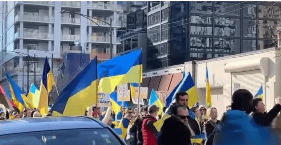 皇冠信用網账号注册_中国大使馆被“包围”皇冠信用網账号注册，乌克兰人反复高喊6个字，中方签下大名