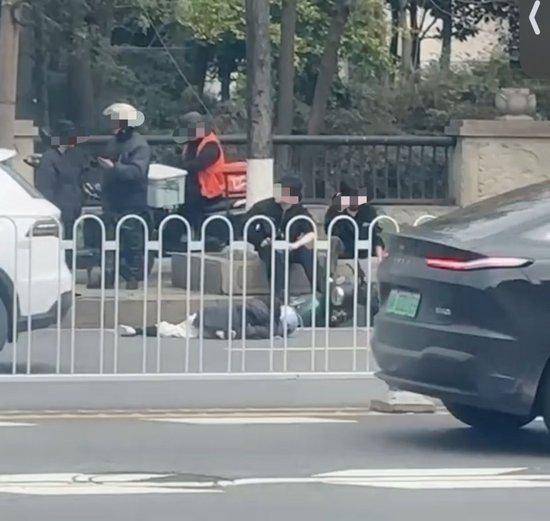 皇冠信用网登2代理_24岁女舞蹈老师骑电动车直行皇冠信用网登2代理，被校车追尾辗轧不幸身亡