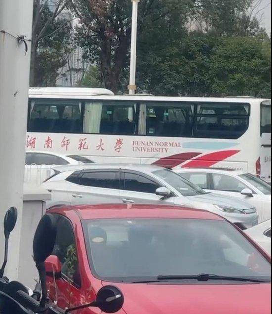 皇冠信用网登2代理_24岁女舞蹈老师骑电动车直行皇冠信用网登2代理，被校车追尾辗轧不幸身亡