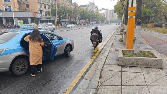 皇冠信用网登2代理_24岁女舞蹈老师骑电动车直行皇冠信用网登2代理，被校车追尾辗轧不幸身亡