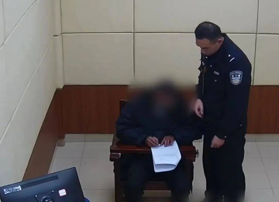 皇冠足球管理平台出租_偷偷往卡中充值2000吨水的水费皇冠足球管理平台出租，物业公司前员工华某到派出所自首