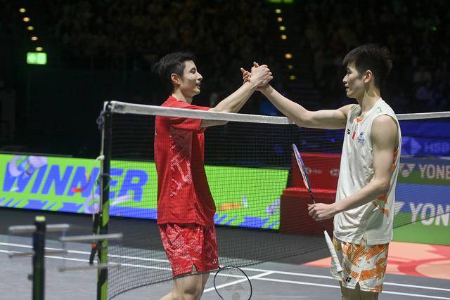 皇冠信用网去哪里弄_全英羽毛球公开赛：石宇奇淘汰李诗沣晋级男单决赛