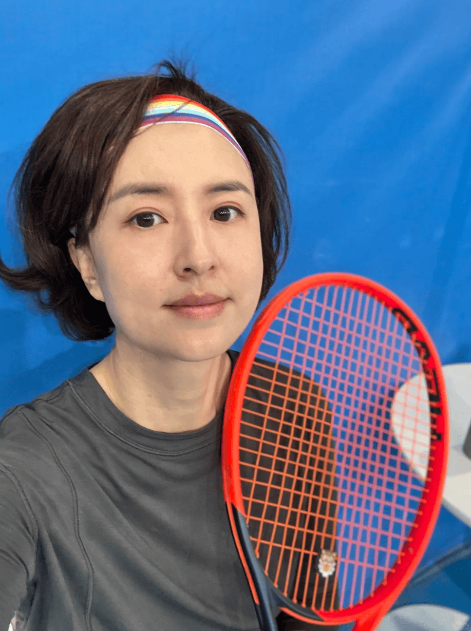 如何申请皇冠代理_衣服被指“不雅观”如何申请皇冠代理，前央视主持人张蕾发文怒斥：人心脏看什么都脏