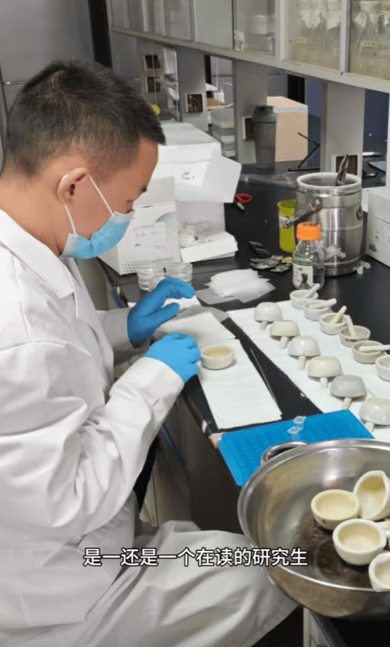 如何代理皇冠信用_深圳寻亲富豪送儿子奔驰G63和银行卡如何代理皇冠信用，儿子：暂时不需要，想读博，未来靠自己