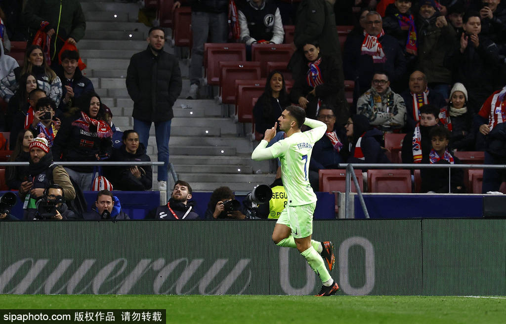 皇冠信用网开户_西甲-费兰双响亚马尔世界波 巴萨让二追四4-2逆转马竞