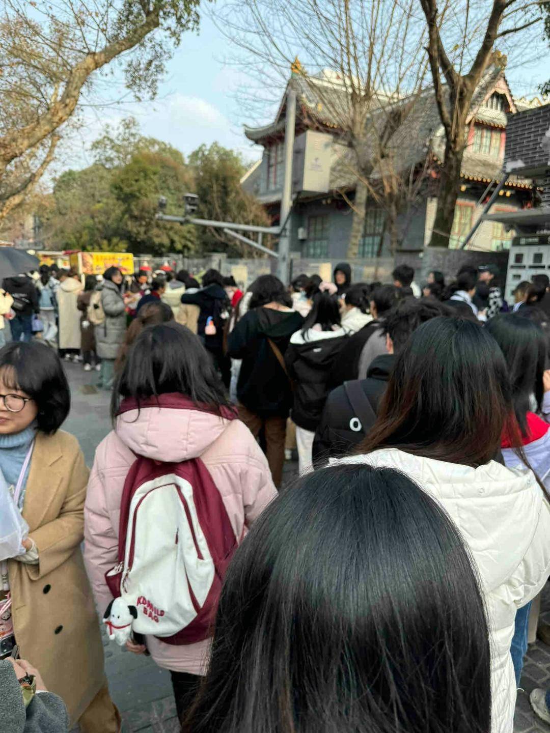 皇冠信用網如何注册_985研究生退学摆摊卖土豆泥日入700元：过自己想要的生活｜封面头条