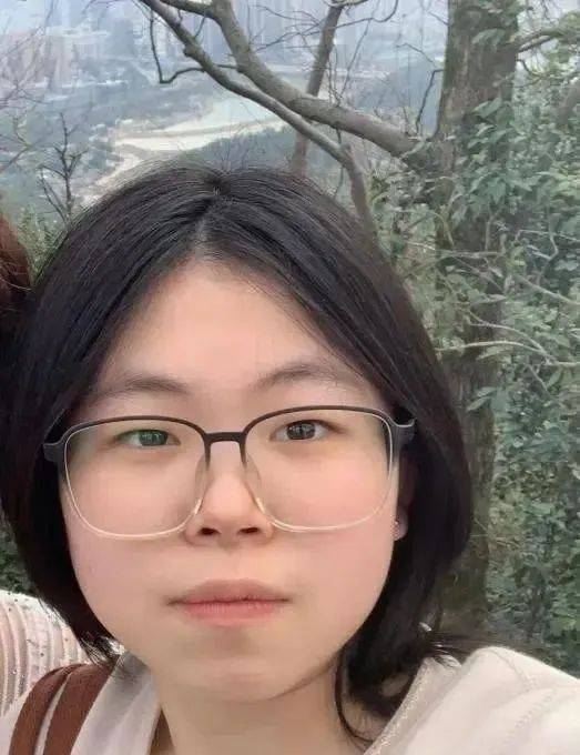 皇冠信用网登3代理注册_湖北大学19岁女生失联数日皇冠信用网登3代理注册，警方称已找到手机均关机，家人：在湖边发现女生衣物
