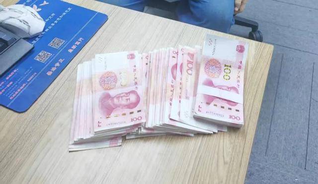 皇冠信用網占成代理_他早上九点装“孙子”皇冠信用網占成代理，下午五点戴上“银镯子”……