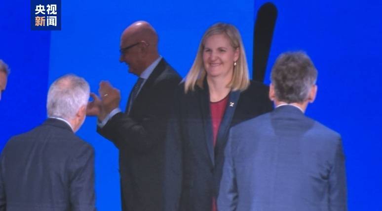 皇冠足球平台代理_首位女性主席 柯丝蒂·考文垂当选国际奥委会主席