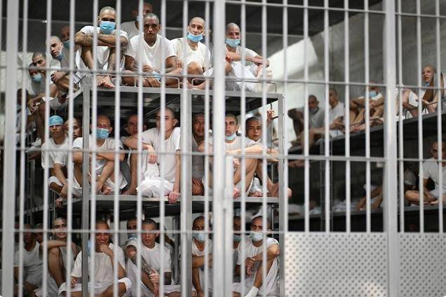 皇冠登一登二登三区别_母亲从新闻中发现儿子被驱逐到美洲规模最大的监狱：皇冠登一登二登三区别他不是罪犯