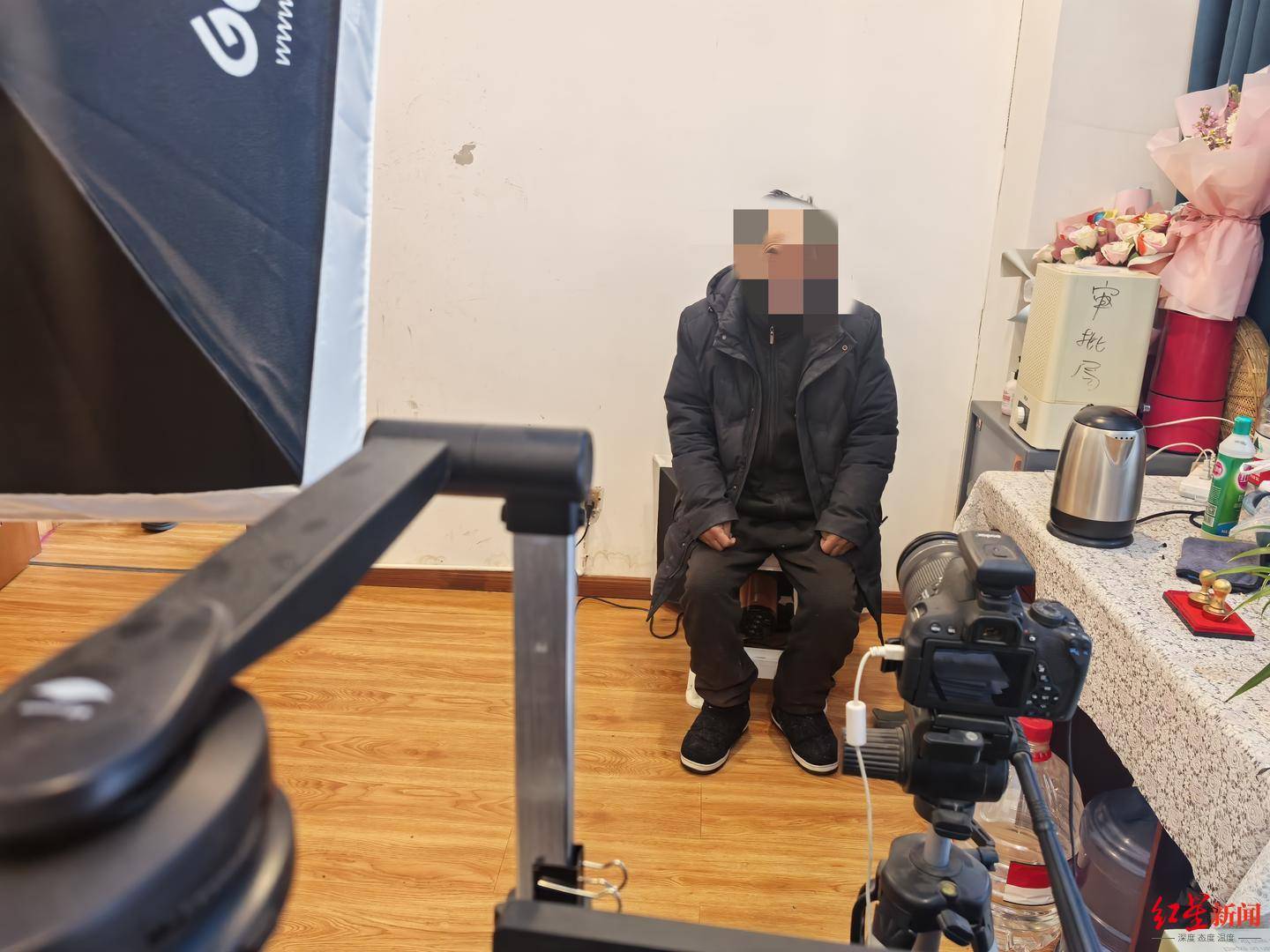 介绍个信用网址多少_57岁男子30年前与家人争吵后离家出走四处漂泊介绍个信用网址多少，警方帮办身份证助其回家