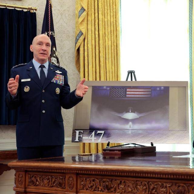 皇冠体育App下载_美国六代机F-47秘密试飞5年皇冠体育App下载，竟暗藏歼20同款设计？美媒很悲观