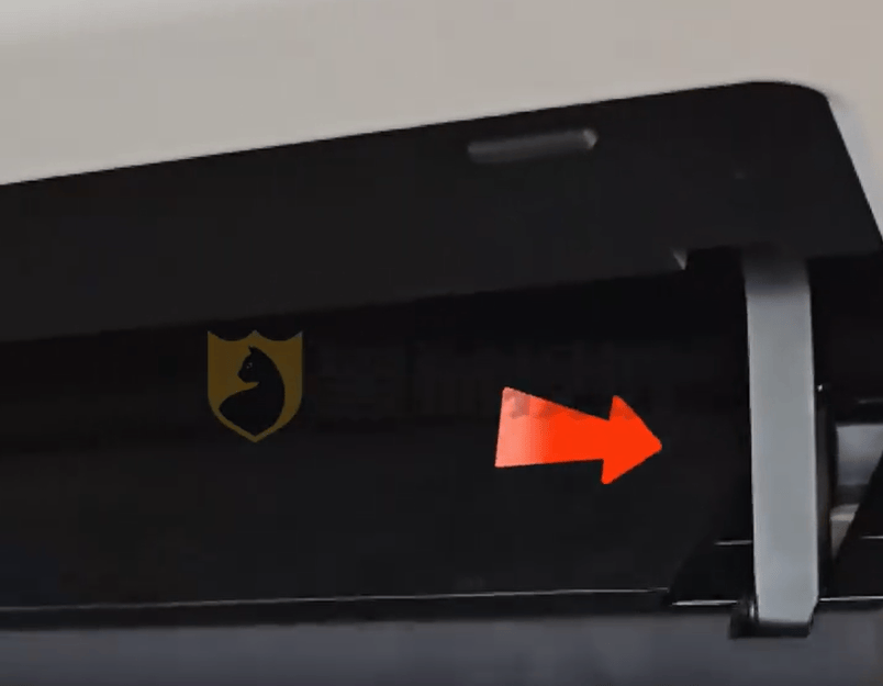 皇冠登3代理申请_小鹏汽车回应“X9屏幕夹断5岁男童半节食指”