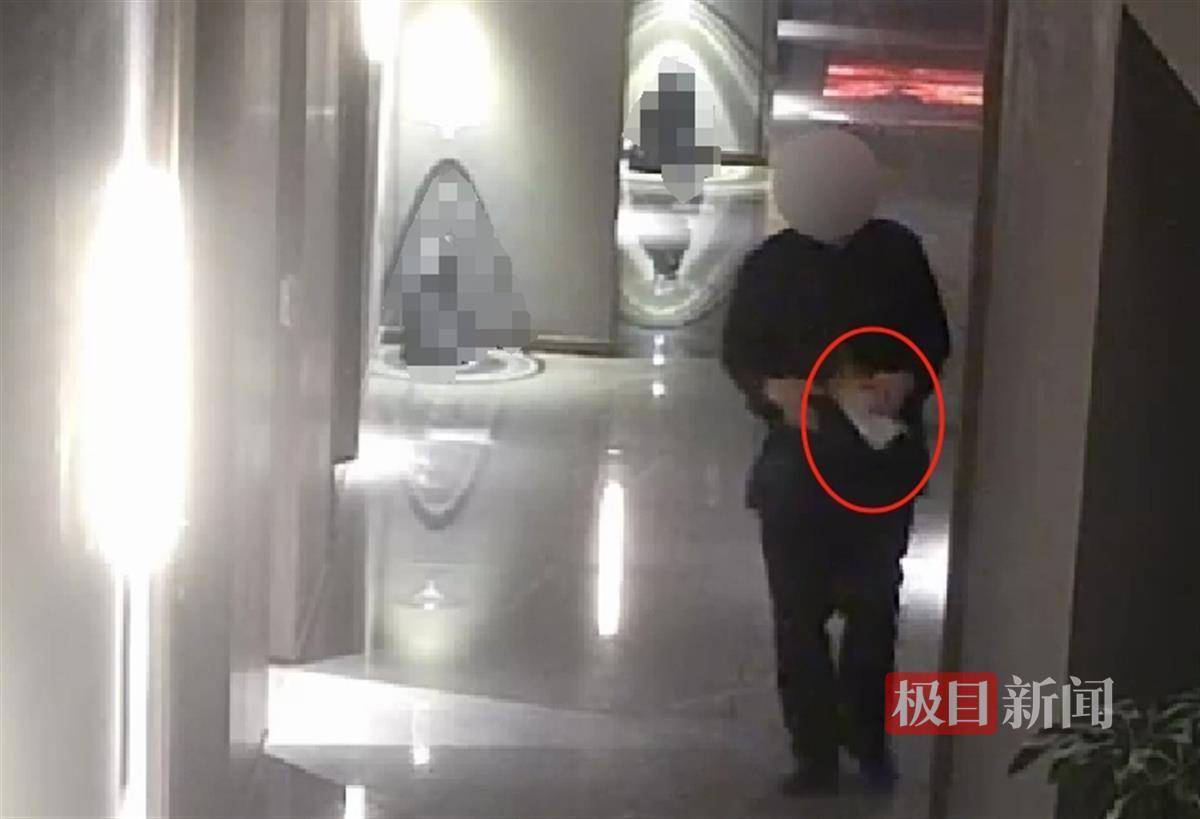 皇冠会员如何申请_武汉一女子在艺术餐厅请客皇冠会员如何申请，飞天茅台竟被服务员暗中调包！两人被警方采取刑事强制措施