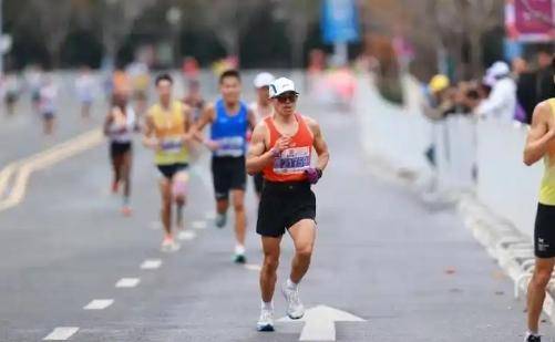 皇冠信用网出租_马拉松职业“私兔”最高月入4万 从熟人搭子到有偿服务