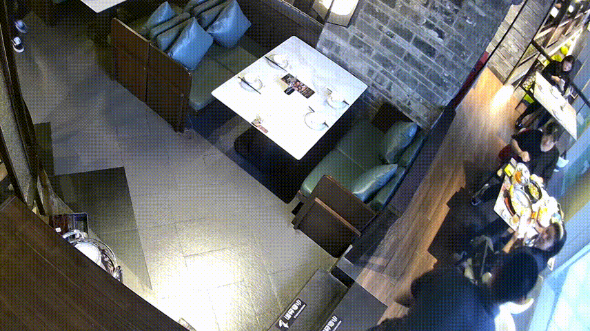 皇冠信用網会员_秒懂！杭州姑娘出差途中“搭讪”路人皇冠信用網会员，网友：“撩”得太及时！