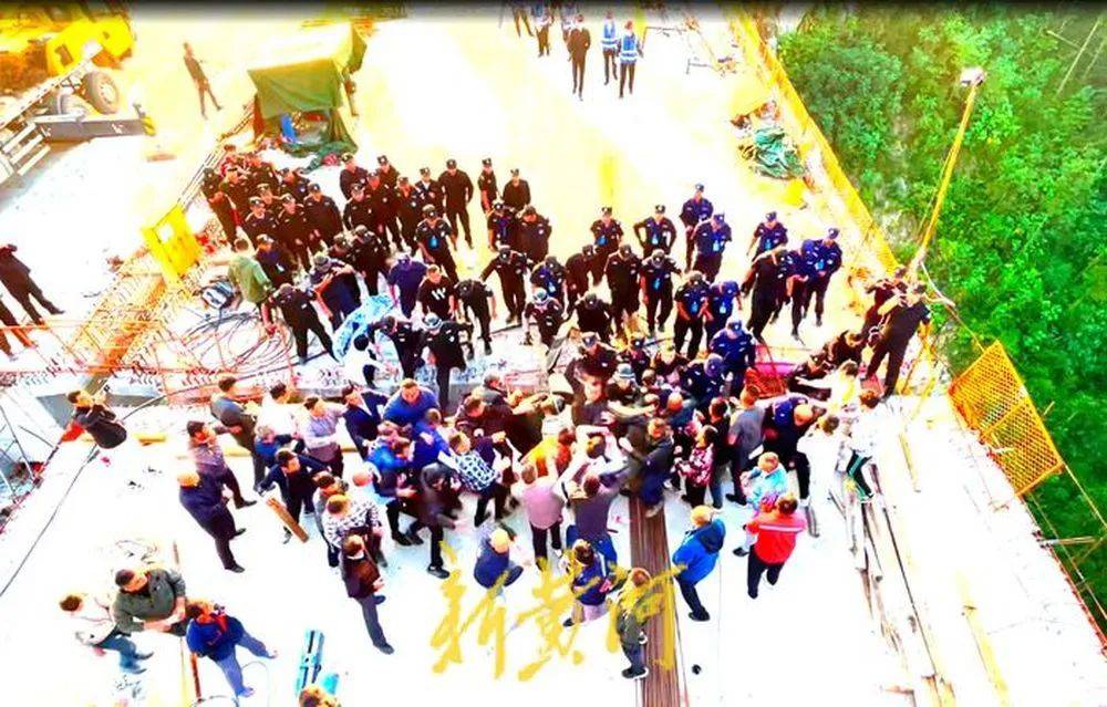 皇冠信用網在哪里注册_广西一大桥施工期发生群体冲突皇冠信用網在哪里注册，场面惊险，施工方6人被批捕起诉，多方回应