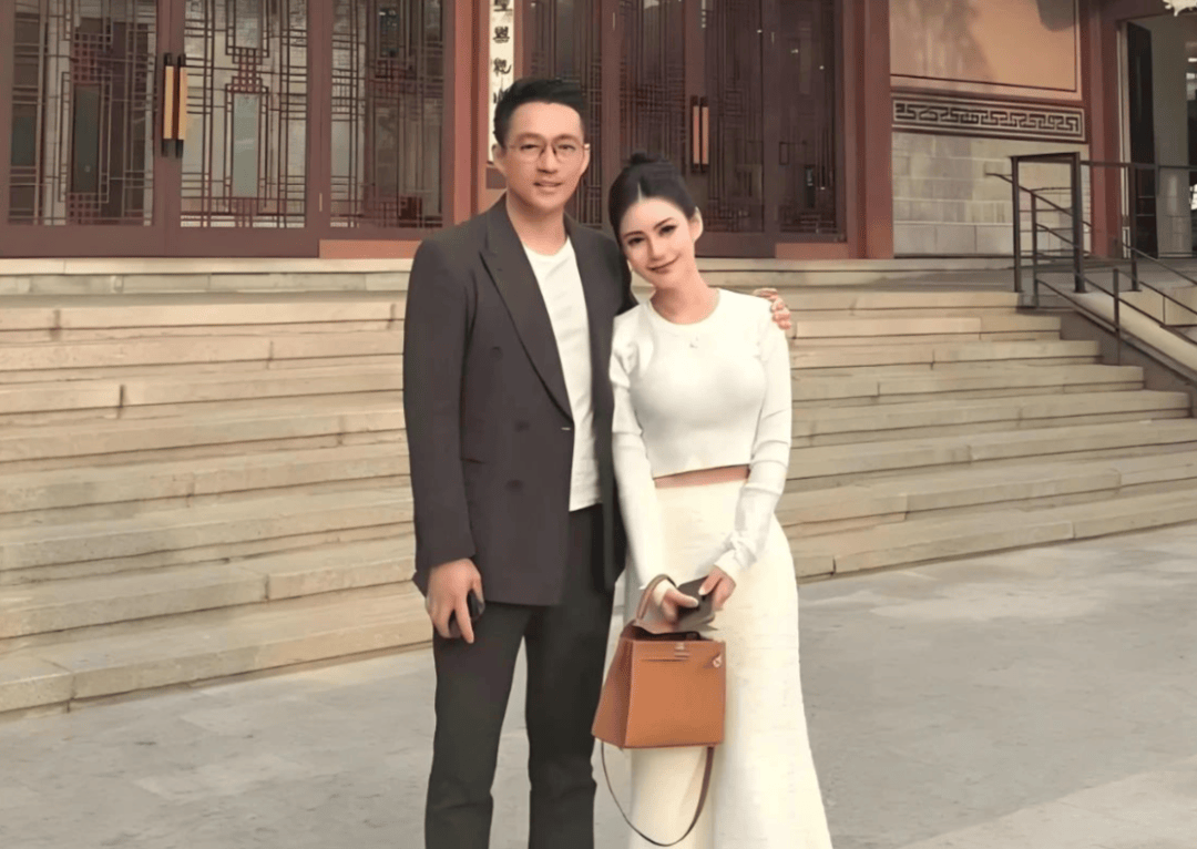 皇冠信用网代理注册_汪小菲马筱梅发喜帖将办婚礼！具俊晔清明前扫墓皇冠信用网代理注册，小S至今仍无心工作