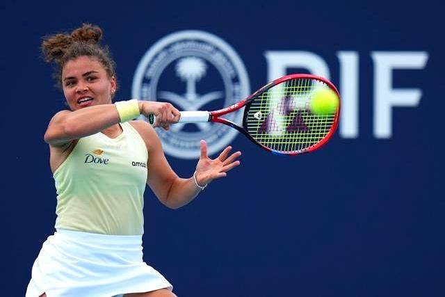 皇冠信用网正网_郑钦文2-0胜出皇冠信用网正网，创2大纪录，8强已决出3席：中国金花大战萨巴伦卡