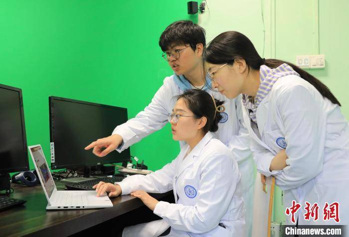 皇冠足球平台代理_四川大学师生利用生成式AI技术为205名烈士复原容貌