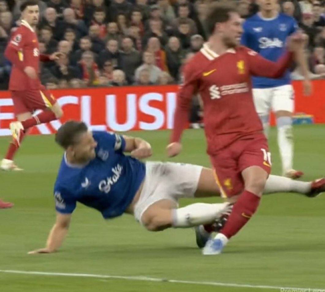 皇冠信用网会员开户申请_裁判公司承认误判皇冠信用网会员开户申请！官方：塔科夫斯基飞铲麦卡利斯特应被红牌罚下