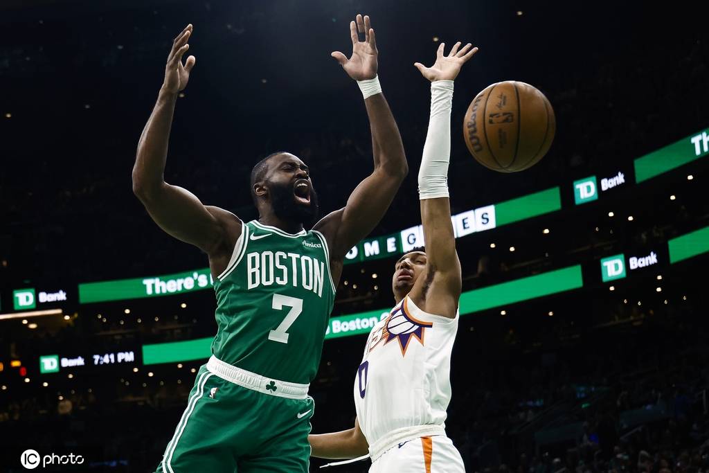 皇冠皇冠信用網平台_布朗31分塔图姆23+8+8 布克37分太阳不敌绿军吞5连败