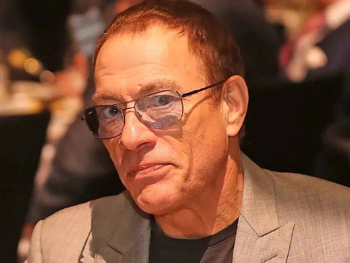 皇冠信用網怎么申请_卷入人口贩卖案皇冠信用網怎么申请，疑收受5位女模特为“礼物”，64岁好莱坞巨星尚格·云顿身陷性丑闻！