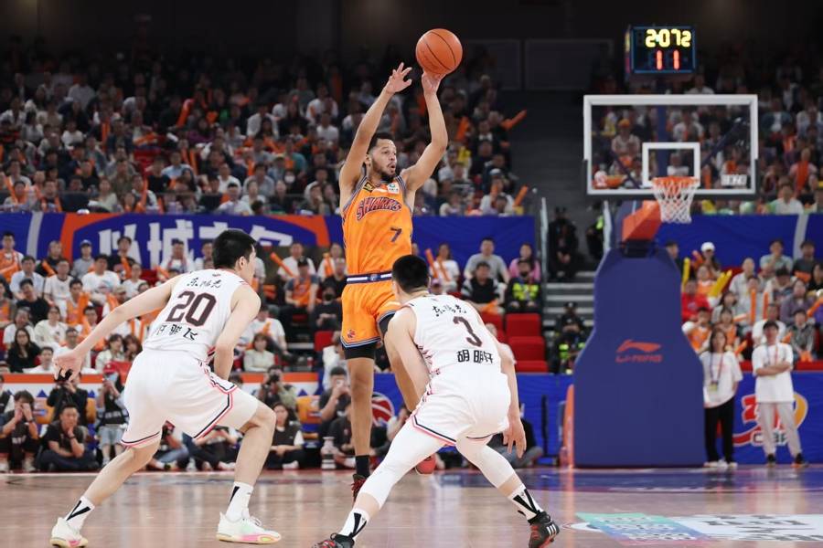 皇冠信用網网址_加时险胜！上海大鲨鱼击败广东皇冠信用網网址，季后赛晋级概率扳平！