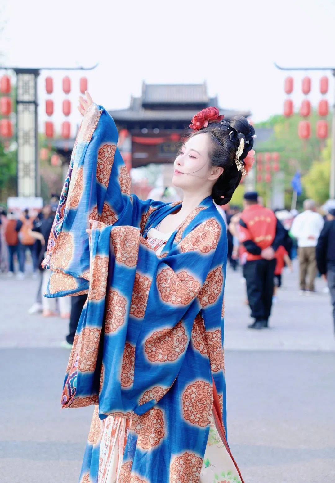 泰国足总杯_河南身高1米7车模转行当公交司机泰国足总杯，开10米大车3年，考A3驾照直接一把过