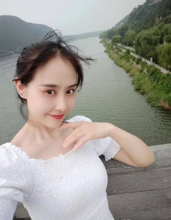 泰国足总杯_河南身高1米7车模转行当公交司机泰国足总杯，开10米大车3年，考A3驾照直接一把过