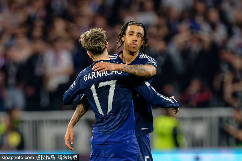 捷克联赛U19_欧联-齐尔克泽破门奥纳纳两送礼 曼联2-2遭里昂绝平