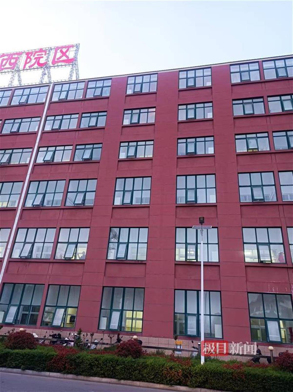 反恐精英2: PGL GLOBAL TOURNAMENT(3场2胜)_病房悲剧之谜：男子住院当晚捅伤同病房父子并跳楼身亡反恐精英2: PGL GLOBAL TOURNAMENT(3场2胜)，医院称其入院时无精神异常表现