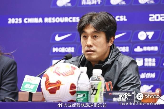 传说对决: ROV PRO LEAGUE(5场_成都蓉城队主教练徐正源和球员古尔芬克尔出席传说对决: ROV PRO LEAGUE(5场了赛前新闻发布会