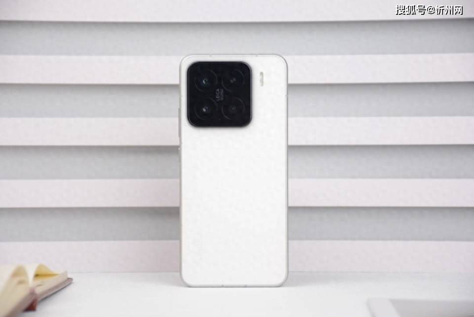 皇冠信用網会员_小米手机不甘示弱！小米15暴跌821元皇冠信用網会员，骁龙8至尊版+5400mAh+IP68