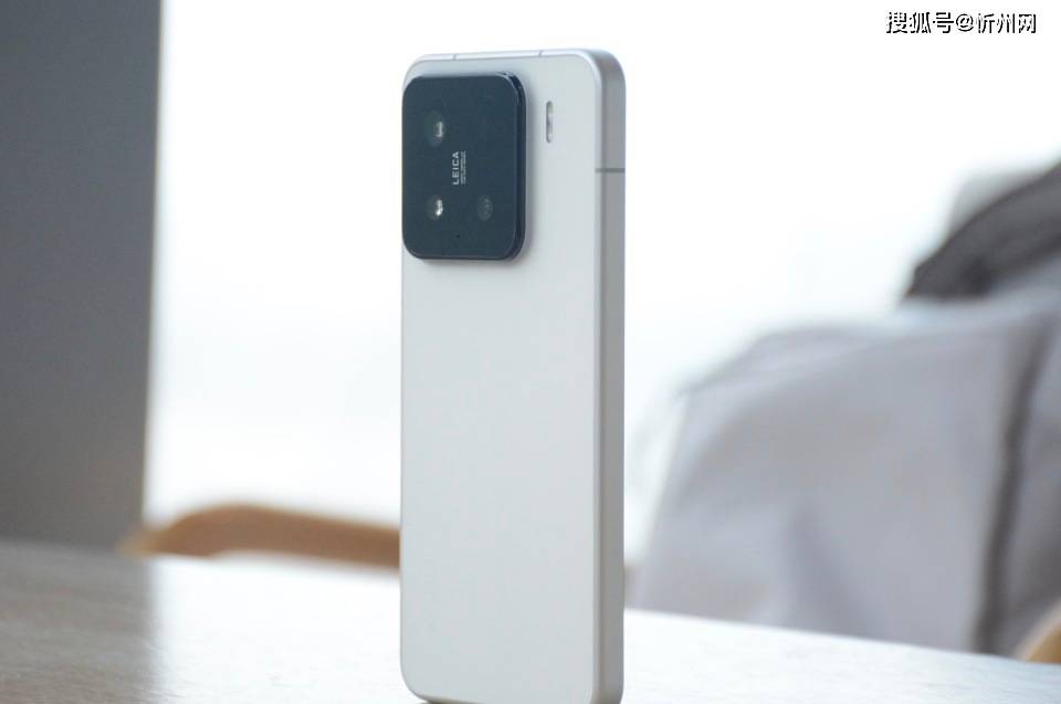 皇冠信用網会员_小米手机不甘示弱！小米15暴跌821元皇冠信用網会员，骁龙8至尊版+5400mAh+IP68