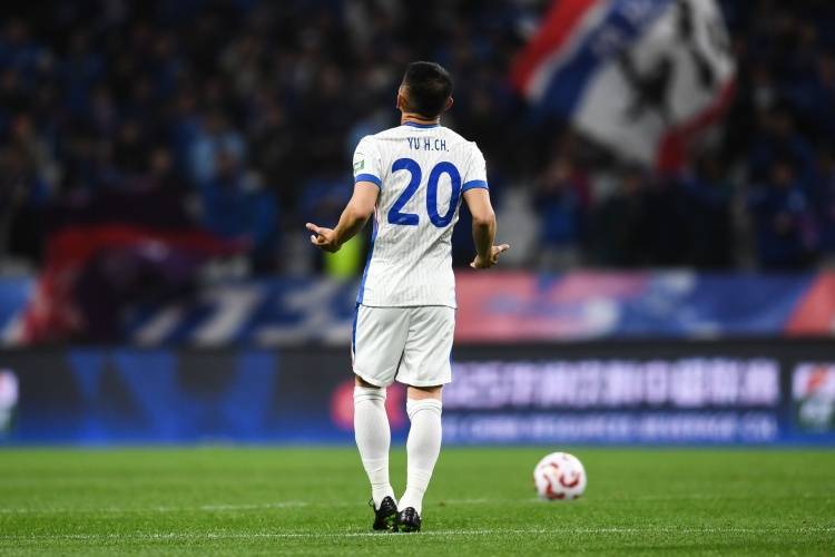 皇冠信用盘代理_足球报谈中超争冠：很可能从去年的双雄争霸变为五强混战