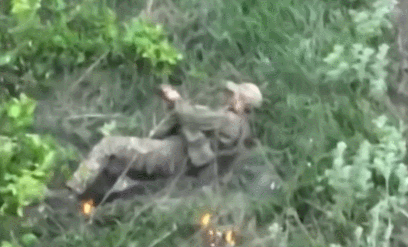 皇冠信用网登3代理_数十名俄军吞枪自杀皇冠信用网登3代理，多名女兵被炸死！用枪爆头会有痛苦吗？