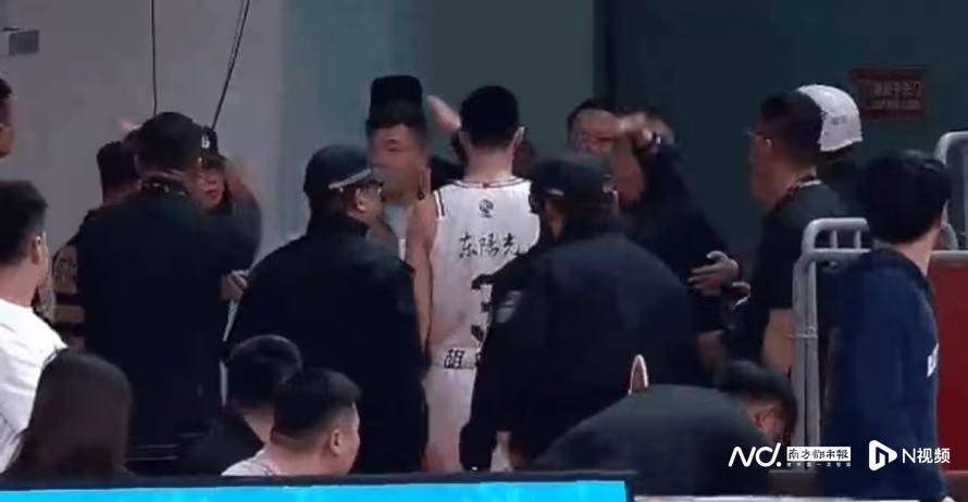 皇冠信用网登3代理_八强战广东男篮再负山西皇冠信用网登3代理，杜锋：胡明轩被罚下对我们伤害太大