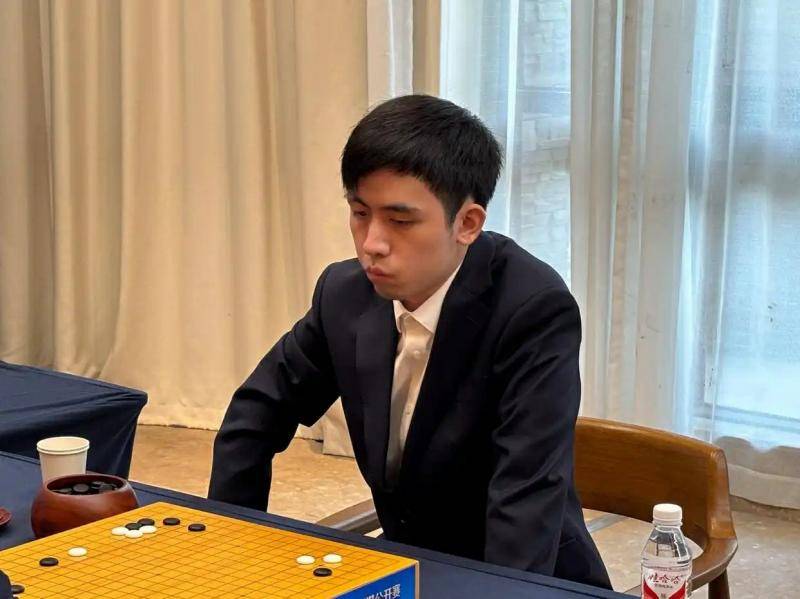 新版hga050_中国围棋诞生第24位世界冠军 “04后”王星昊迅猛崛起
